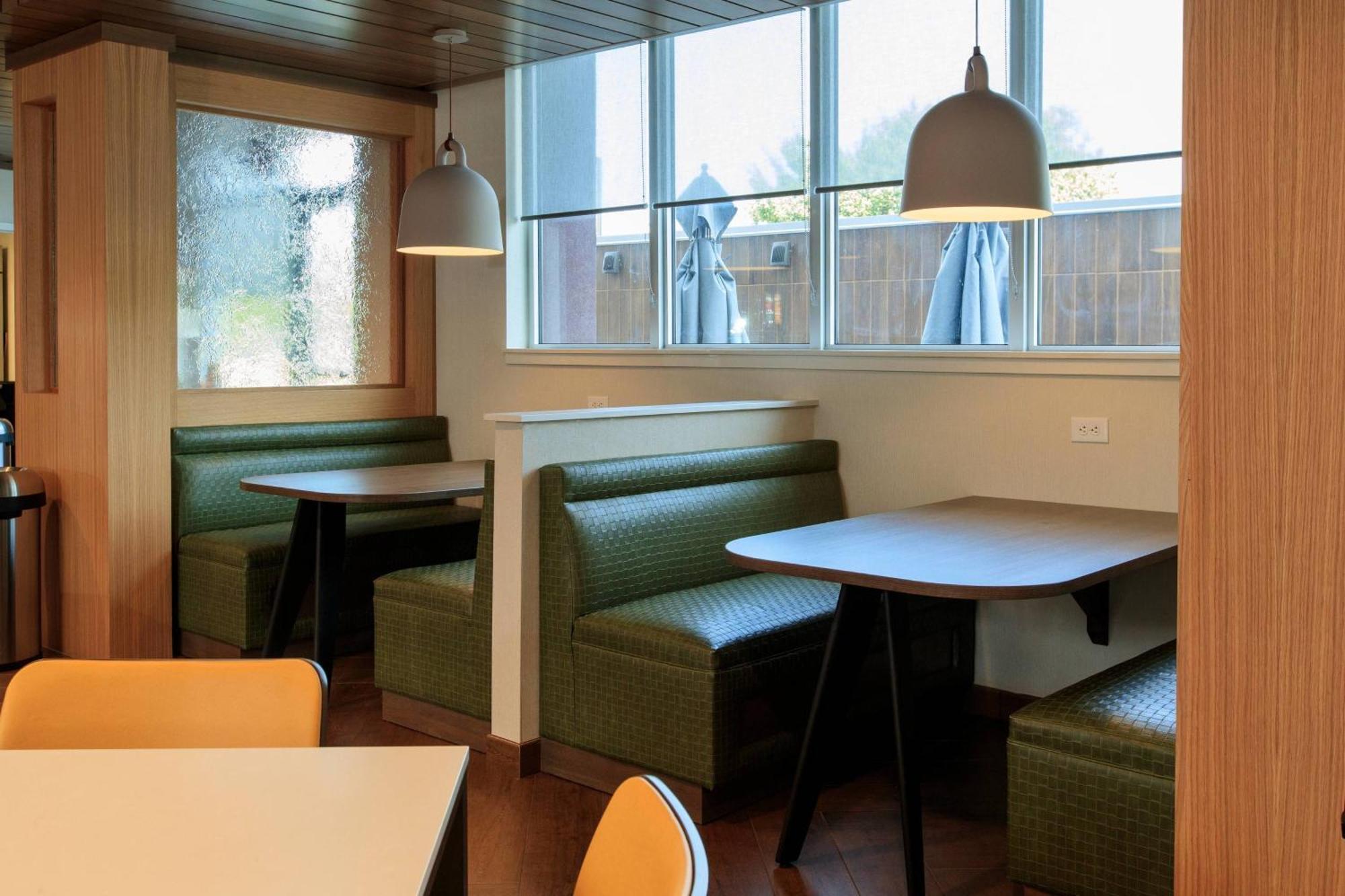 Fairfield Inn & Suites By Marriott Philadelphia Valley Forge/Great Valley Berwyn Exterior foto